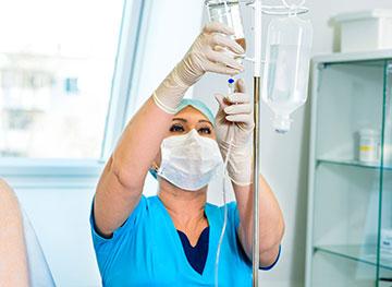 Nurse connecting the IV in the Pre-Health Science Program at 太阳集团娱乐场登陆网站